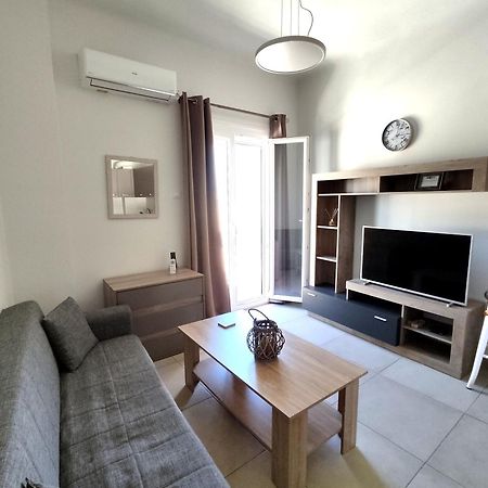 Athanasia'S Place แอร์มูโปลี ภายนอก รูปภาพ